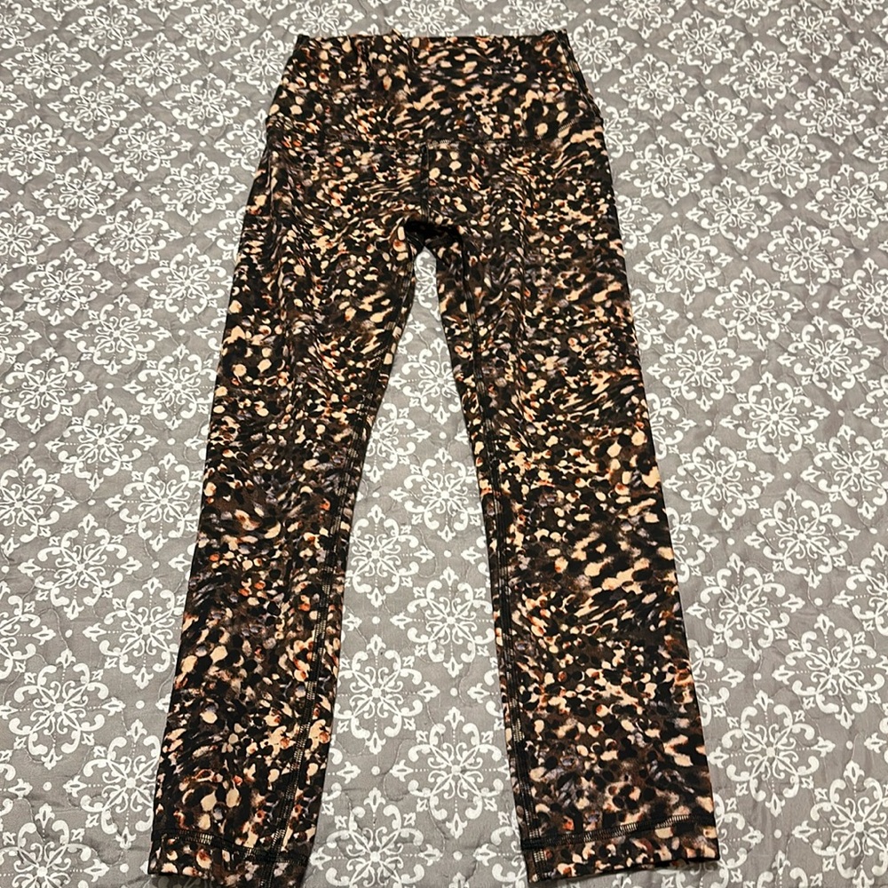 Lululemon size 4 yoga pants